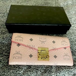 Patricia Wallet in Visetos